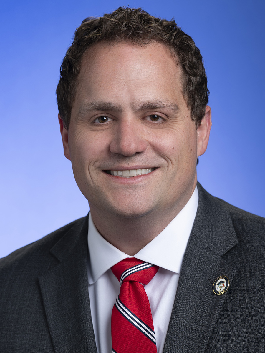 Dr. Steven Gentile headshot